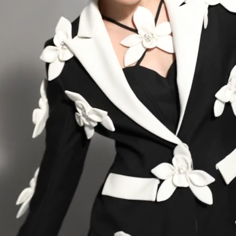 Three-dimensional white flower women's suit