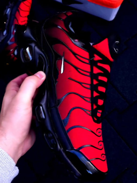 Lucky Red-Black Sneakers