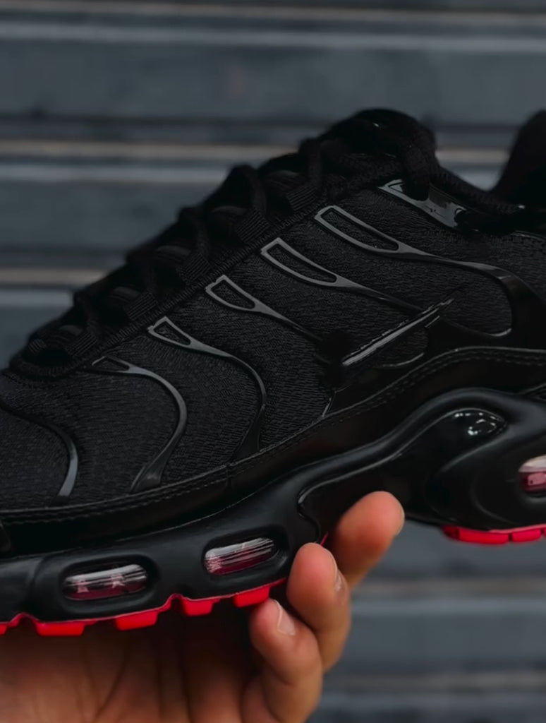 Crimson Eclipse Runners