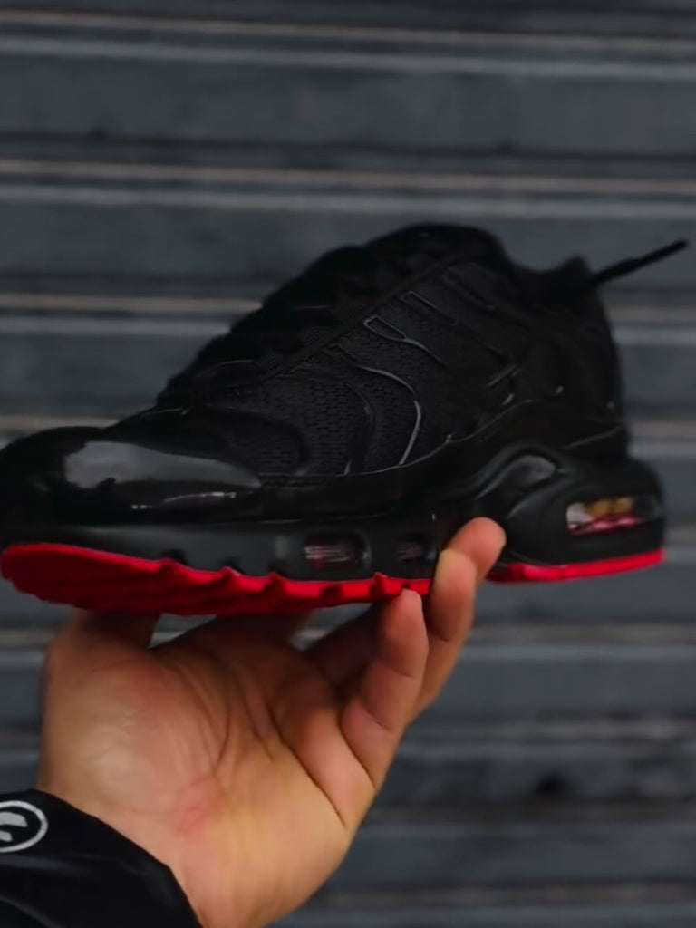 Crimson Eclipse Runners