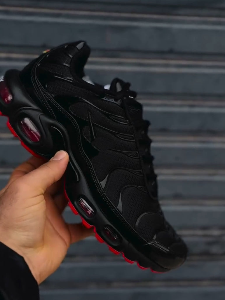 Crimson Eclipse Runners