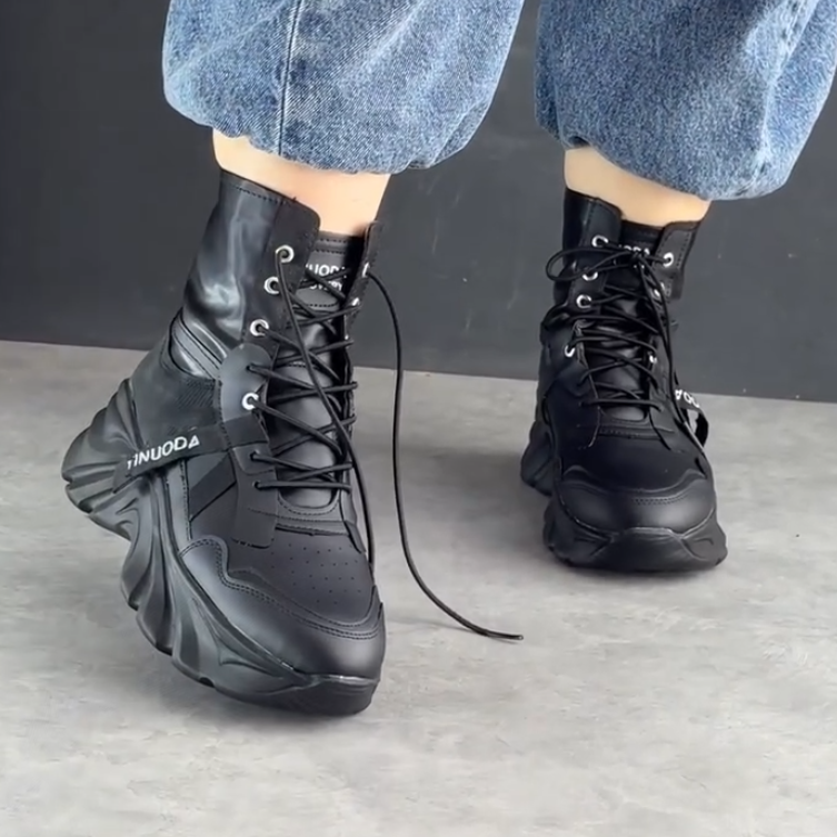 Waterproof black boots