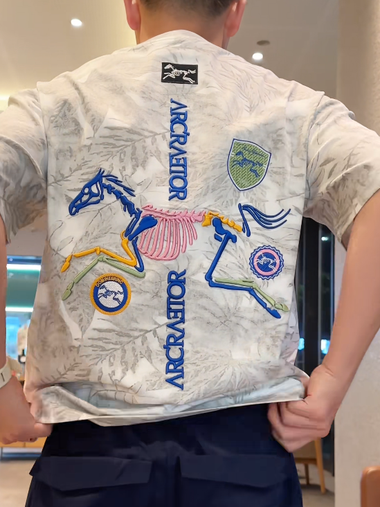 Trendy Horse Texture Tee