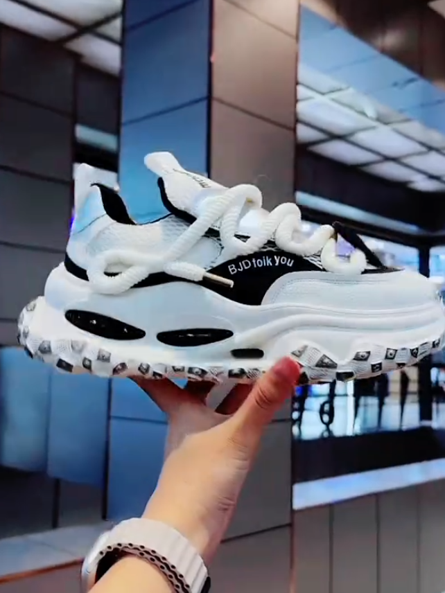Lace-Design Chunky Sneakers