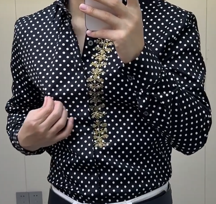 Polka dot sparkling shirt