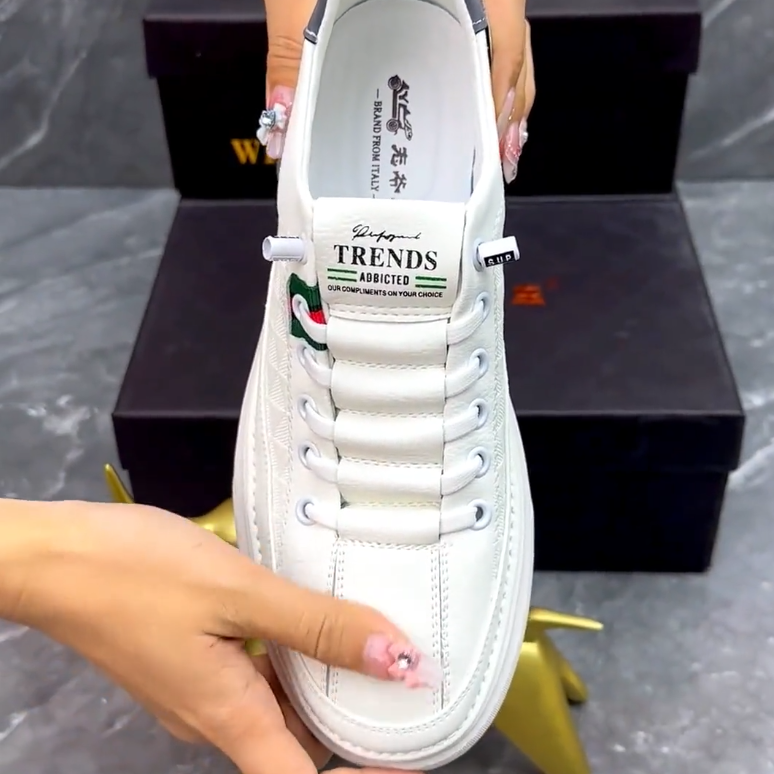 Triangle carved sneakers