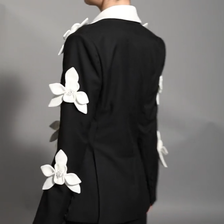 Three-dimensional white flower women's suit