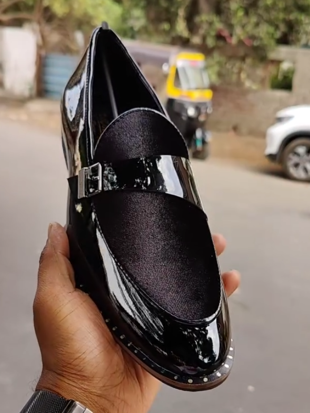 Velvet stitching men's leather shoes