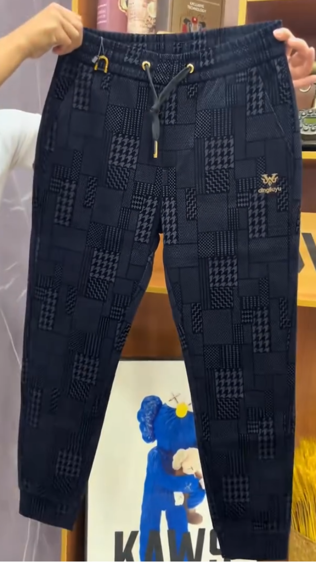 Dark pattern black trousers