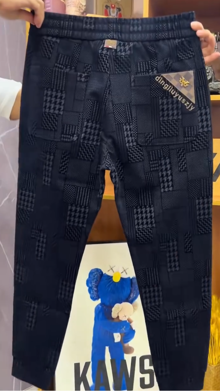 Dark pattern black trousers