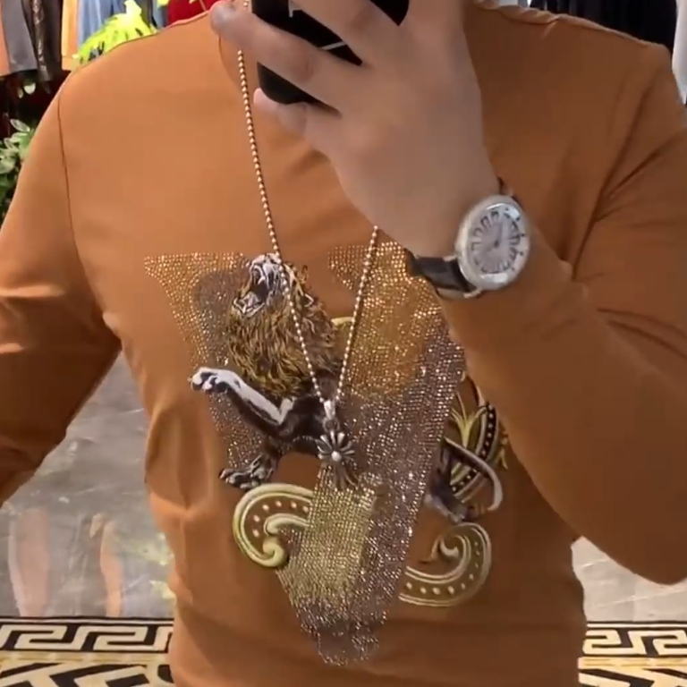 Lion sequined long-sleeved T-shirt